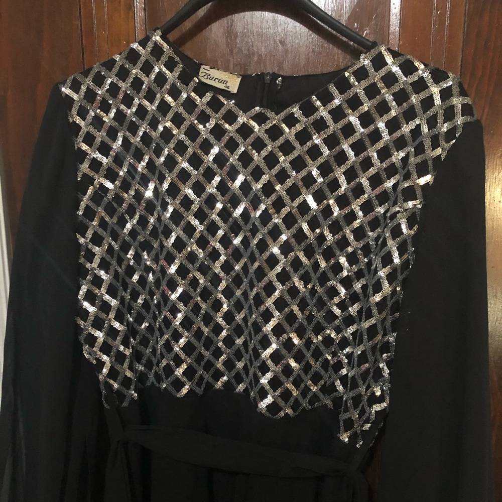 A long evening dress! Comes with belt (fabric)
